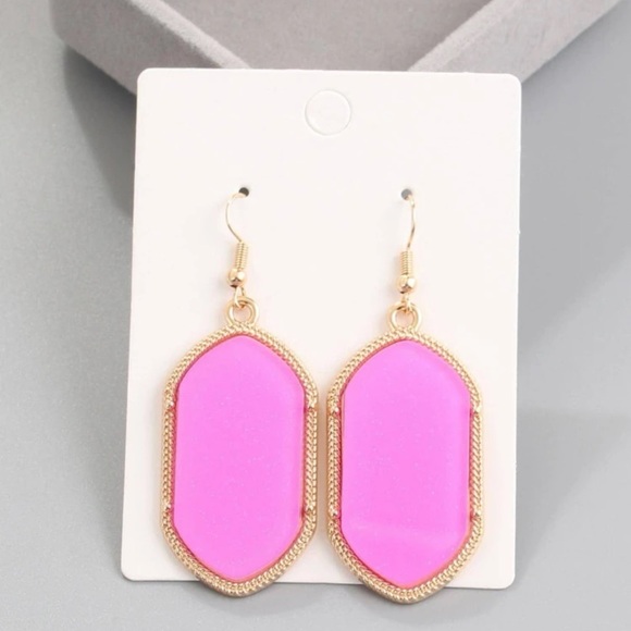 🫧 Bubblegum Barbie Earrings 🫧 - Picture 3 of 4